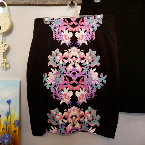 le chateau Dresses & Skirts - 💜 Pencil Skirt Le Chateau Sz L